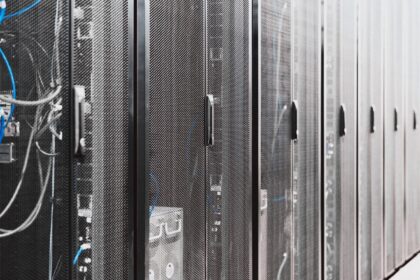 La Corte de Comisionados del Condado de El Paso aprueba lineamientos de mejores prácticas para futuros centros de datos ante el crecimiento tecnológico en la región.