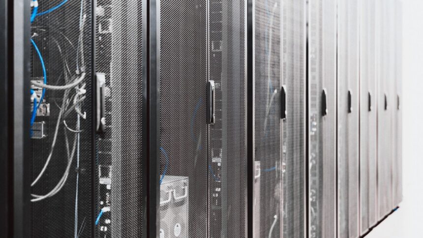 La Corte de Comisionados del Condado de El Paso aprueba lineamientos de mejores prácticas para futuros centros de datos ante el crecimiento tecnológico en la región.