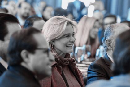 La gobernadora Maru Campos toma protesta al nuevo Consejo Directivo de Desec Juárez para el periodo 2025-2027 en Ciudad Juárez.