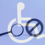 Empresa realizando evaluaciones médicas periódicas a colaboradores para prevenir incapacidades laborales y cumplir normativas en México.