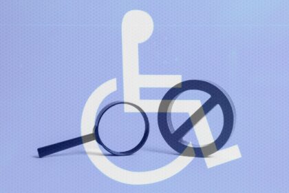 Empresa realizando evaluaciones médicas periódicas a colaboradores para prevenir incapacidades laborales y cumplir normativas en México.