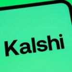 Plataforma Kalshi mostrando mercados predictivos donde usuarios operan sobre eventos futuros en política, economía y deporte