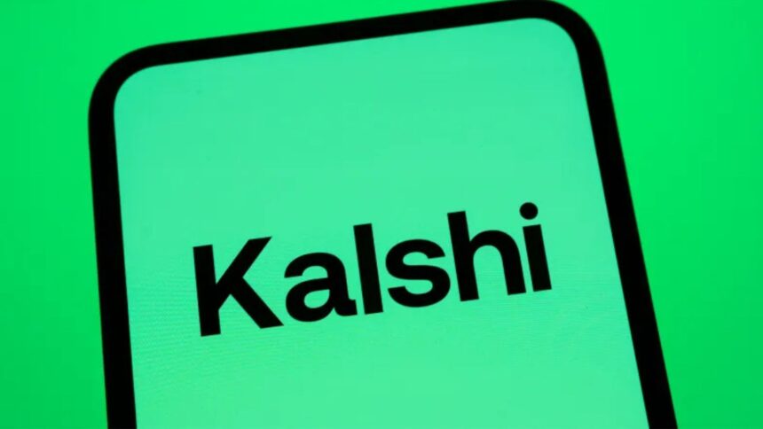 Plataforma Kalshi mostrando mercados predictivos donde usuarios operan sobre eventos futuros en política, economía y deporte