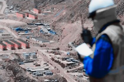 Participantes durante capacitación de seguridad minera y tecnología en Chihuahua.
