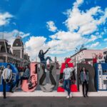 Calle transitada en el centro de Ciudad Juárez, Chihuahua, mostrando el dinamismo urbano y comercial de la mejor ciudad para trabajar en México según el ICU 2026.