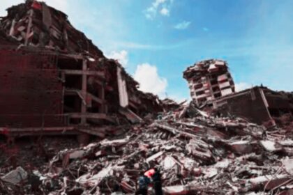 Equipos de rescate trabajan entre los escombros tras los terremotos en Venezuela mientras continúa la búsqueda de sobrevivientes y la atención a los damnificados.