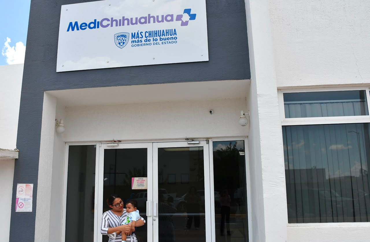 Bebé Liam Iván se recupera después de una cirugía cardiovascular realizada en el Hospital Infantil de Especialidades de Ciudad Juárez con apoyo de MediChihuahua.