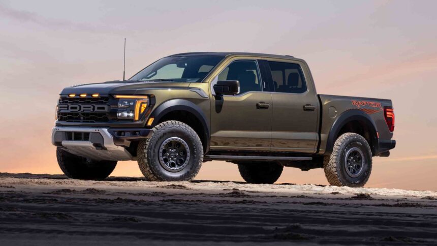 Línea de producción de vehículos Ford en una planta de ensamblaje, en el contexto de la renegociación del T-MEC y el debate sobre las importaciones automotrices.