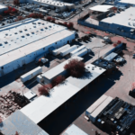 Trabajadores y actividad comercial en Ciudad Juárez ante la reducción de salarios formales durante junio y julio.
