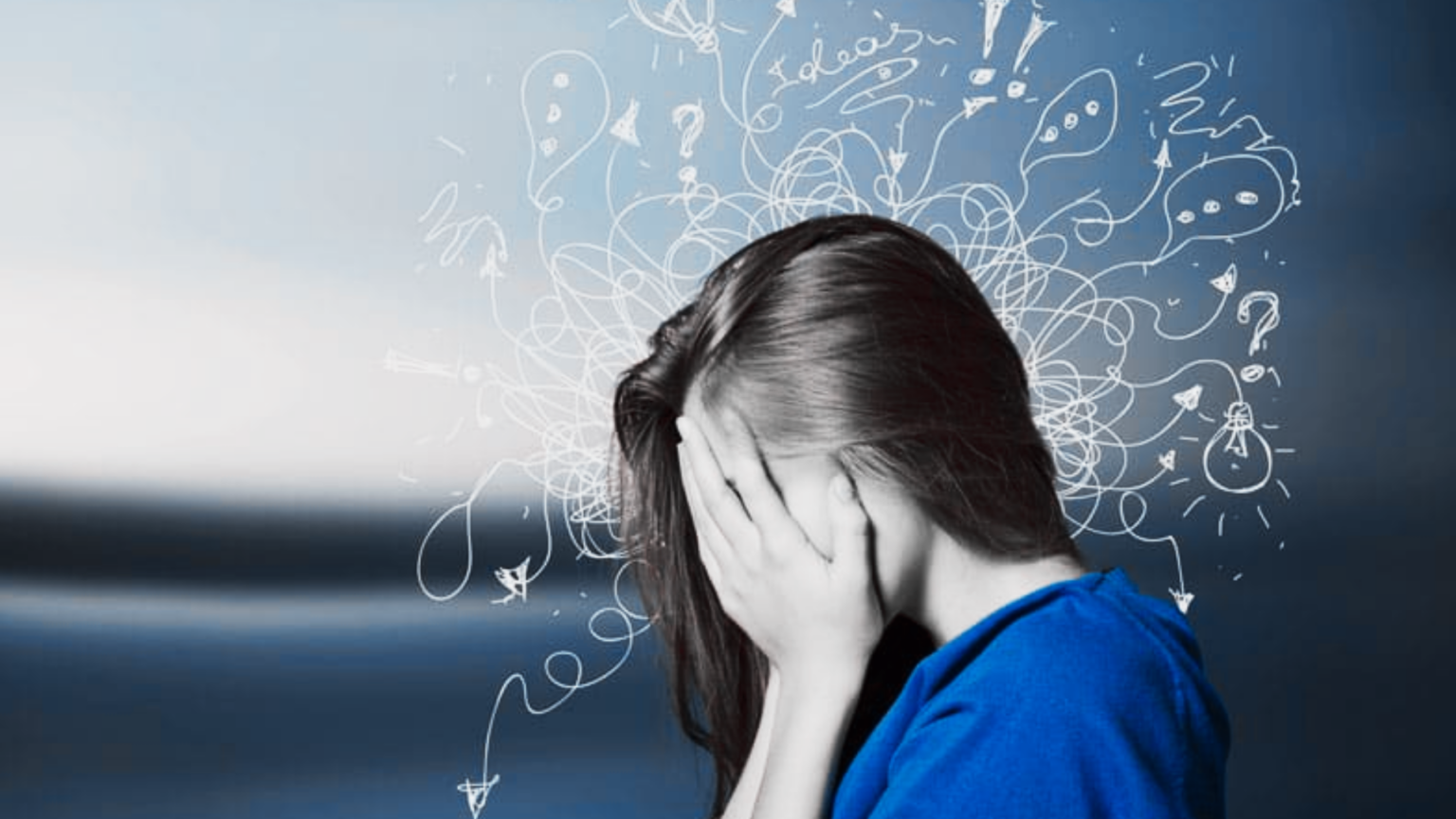 Una persona sentada en un lugar tranquilo practica ejercicios de respiración profunda para recuperar la calma durante un episodio de ansiedad.