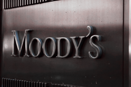 Mark Zandi, economista jefe de Moody’s Analytics, advierte sobre los riesgos de una posible crisis económica en Estados Unidos.
