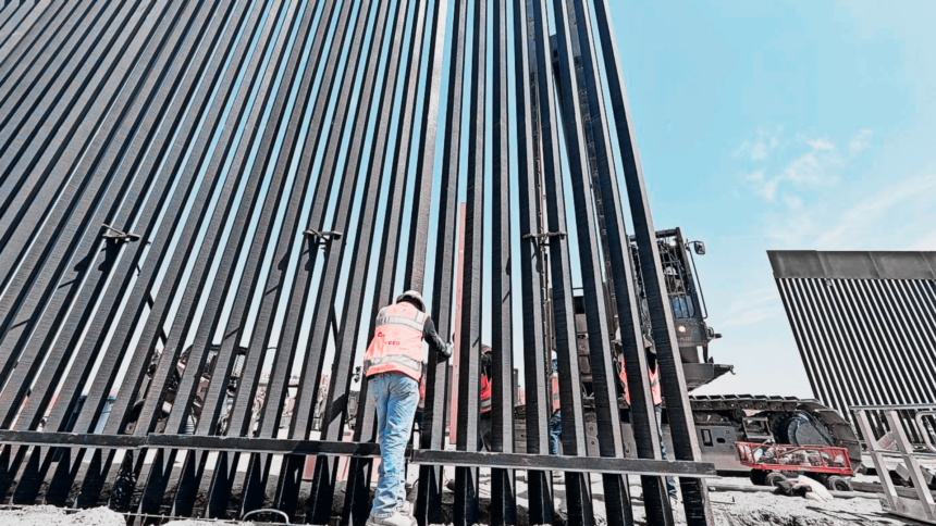 Muro inteligente en la frontera de Estados Unidos con Chihuahua incorpora tecnología, cámaras e infraestructura de vigilancia.