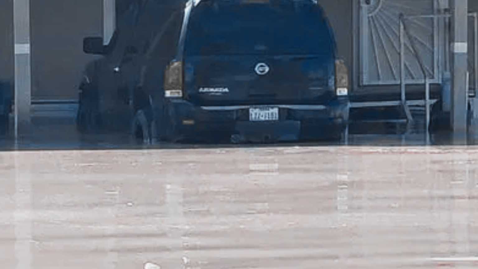 Vecinos de Horizon City, Texas, enfrentan daños en sus viviendas tras las inundaciones que afectaron a decenas de familias.