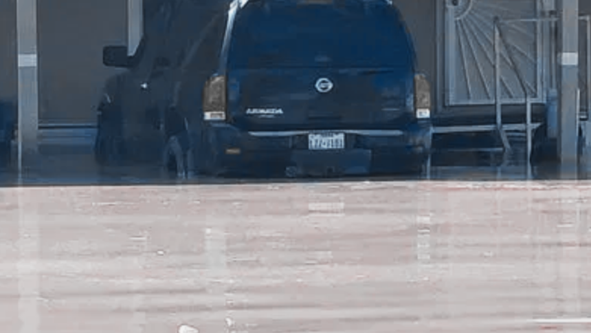 Vecinos de Horizon City, Texas, enfrentan daños en sus viviendas tras las inundaciones que afectaron a decenas de familias.
